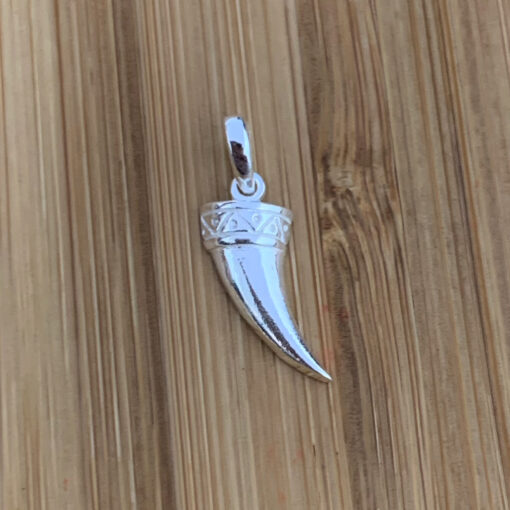 Pingente Dente de Sabre