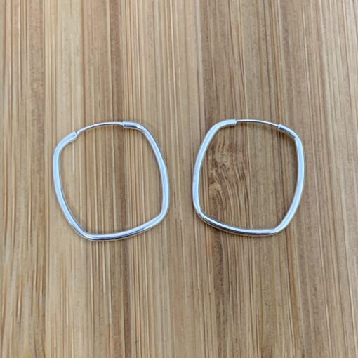 Argola Quadrada Fio Redondo 1,7cm por 1,7cm