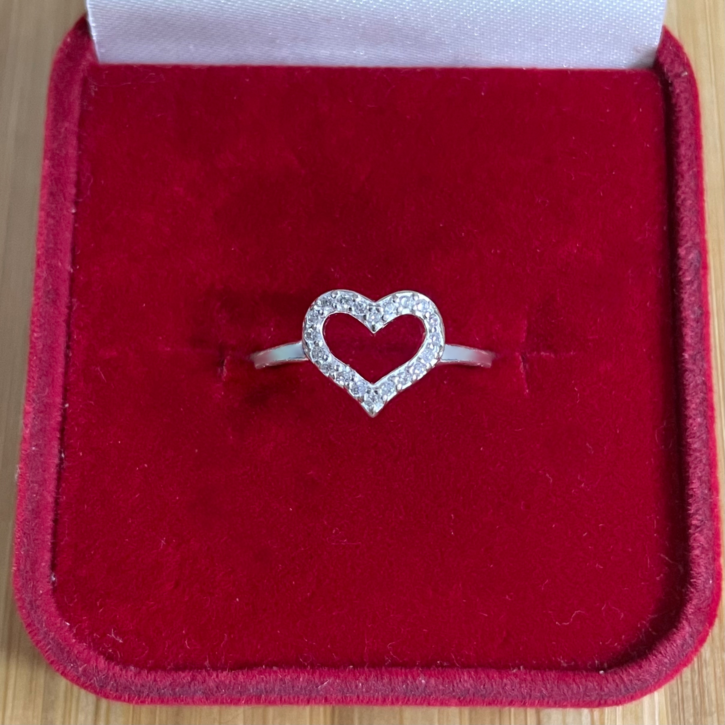 Anel Coração Vazado Cravejado