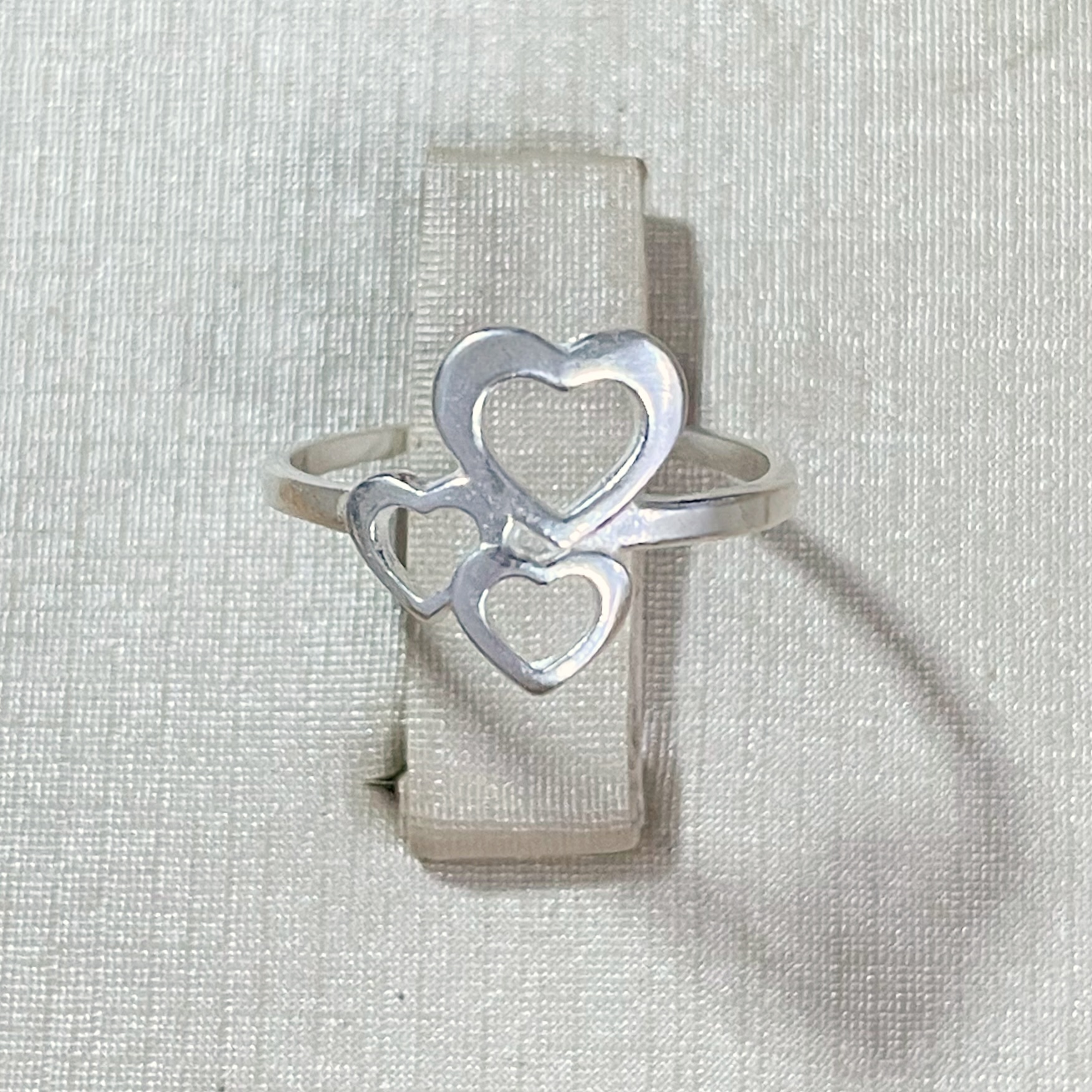 Anel 3 Corações Vazados