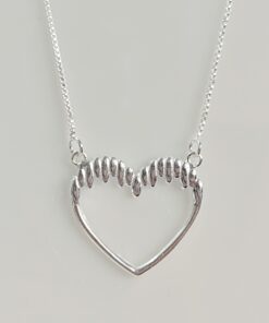 Gargantilha Coração com Detalhe em Cima